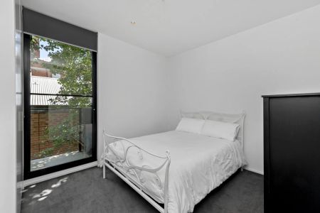 Fully Furnished Apartment In Prime Location - Photo 2