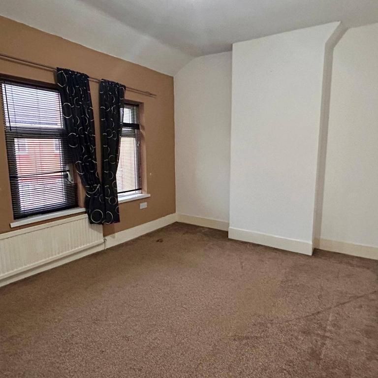 2 bedroom end of terrace house to rent - Photo 1