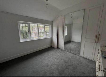 4 bedroom semi-detached house to rent - Photo 2