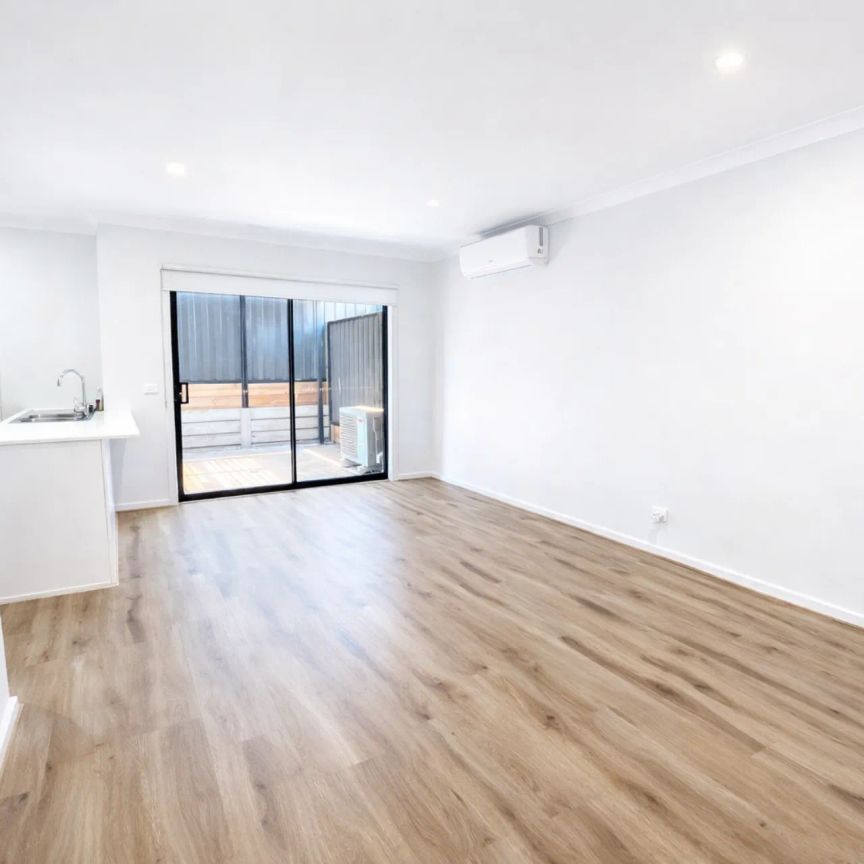 Warm & Cozy 3-Bedroom, 2-Bathroom Home Close to Schools & Parks - Photo 1