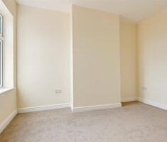 2 BEDROOM House - Mid Terrace - Photo 2