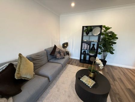 “Newly Renovated - Opposite Westfield !” - Photo 3