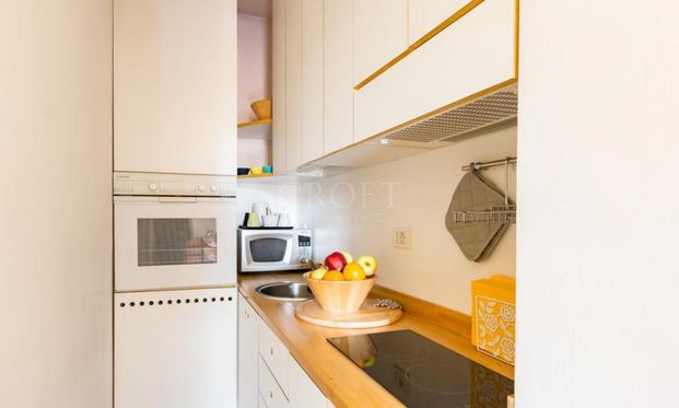 A Charming Penthouse with a Balcony in the Heart of Rome. In Residence with consierge, A/C , WIFI.Rif. #1946 - Photo 1