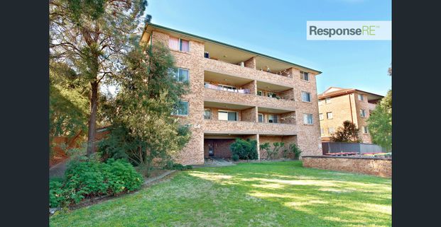 NEAT & TIDY 2 BEDROOM UNIT - Photo 1