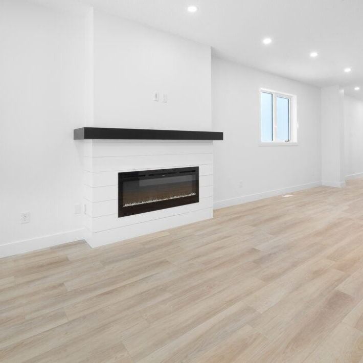 Edmonton Unfurnished townhouse Rental in Westmount - Live in the heart of Westmount — modern and spacious with A/C! - Photo 1