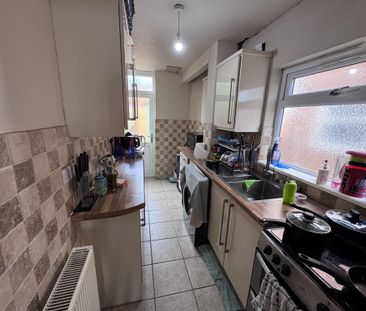 3 bedroom semi-detached house to rent - Photo 2