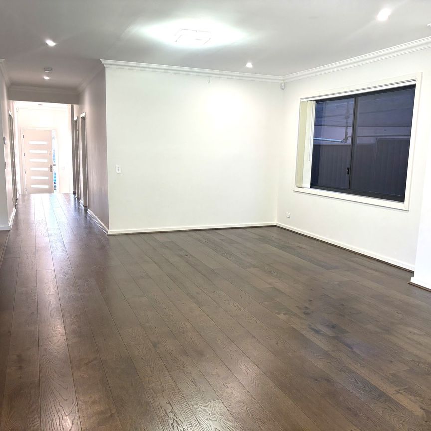 Spacious, Stylish & Designed for Modern Living & Large Solar System to Help Reduce Energy Costs !! - Photo 1