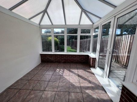 2 bedroom semi-detached house to rent - Photo 5