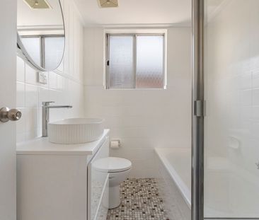 North facing beauty with fresh interiors - Photo 3