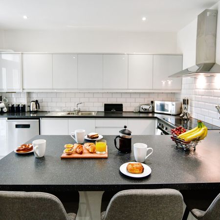 Modern Ensuite Near the Bristol Cycle Path - Photo 3