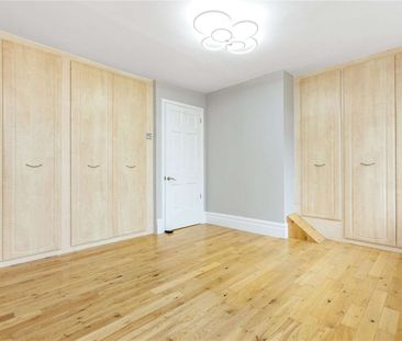 A well maintained three bedroom house in a quiet location in Ham - Photo 3
