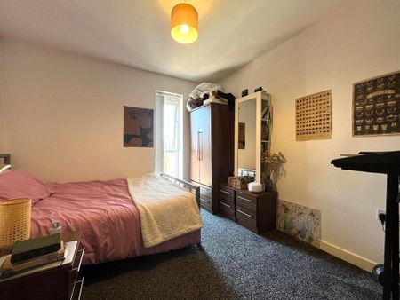 3 bedroom apartment to rent - Photo 4
