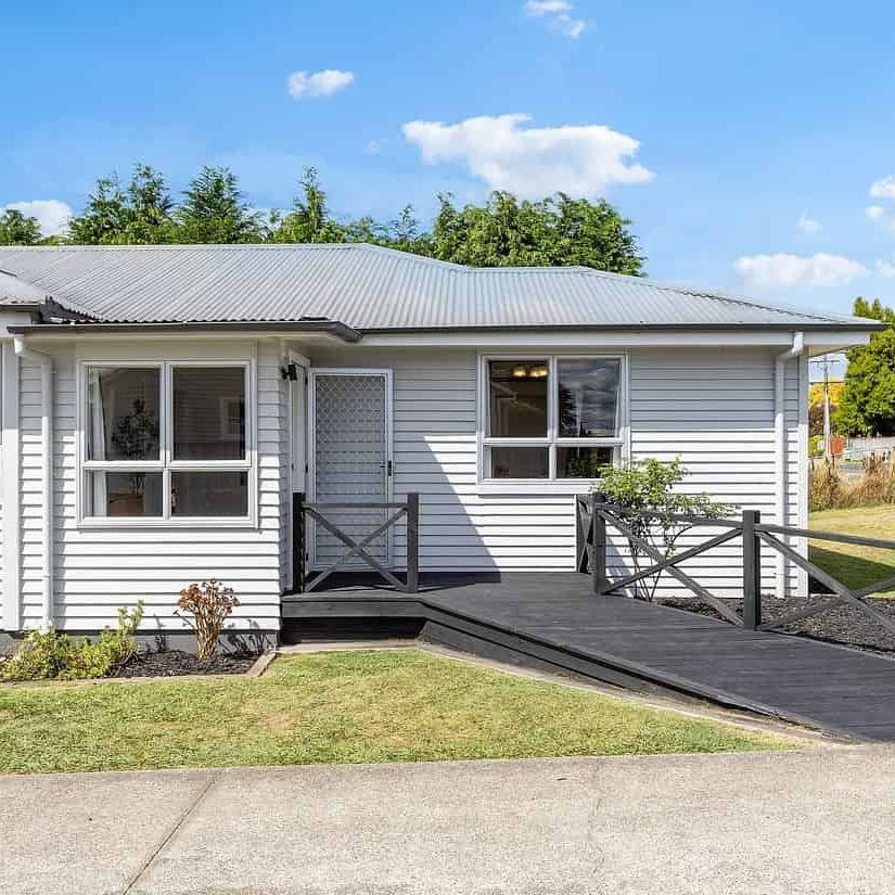 Recently renovated 4 Bedroom - Photo 1