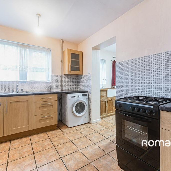 3 bedroom semi-detached house to rent - Photo 1