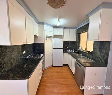 Comfortable three-bedroom family home - Photo 4