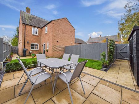 2 bedroom semi-detached house to rent - Photo 5