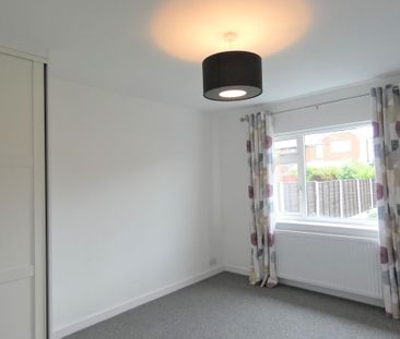 2 bedroom semi-detached bungalow to rent - Photo 4