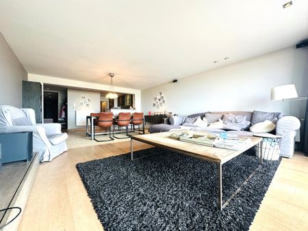 Ruim 3-slaapkamer appartement (120m²) op de zeedijk in het hartje van het Zoute! - Foto 2