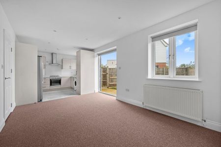 3 bedroom detached house to rent - Photo 5