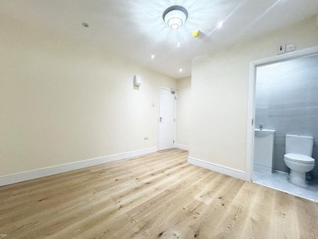 1 bedroom in a house share to rent - Photo 3