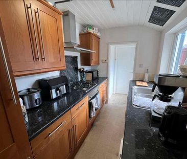 St Nicholas Street, Bills Inclusive - Bedroom, Bathroom, LN1 - Photo 4