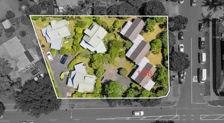 Character 1 bedroom townhouse - Photo 5