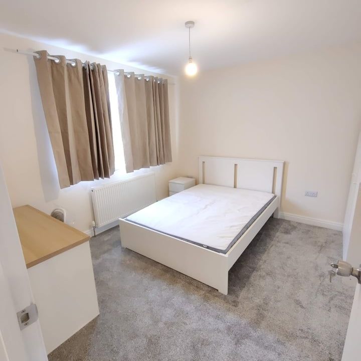 4 Bed Terraced House, Susannah Street, E14 - Photo 1