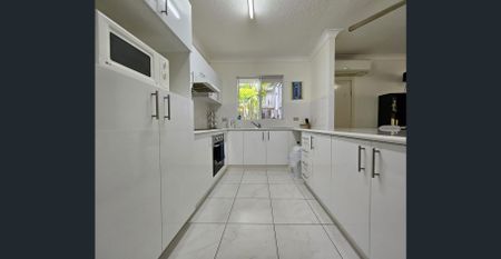 ALL YOU NEED IS YOUR SUITCASE - FULLY FURNISHED, SECURE GROUND FLOOR 1 BEDROOM UNIT WITH HUGE YARD - Photo 2