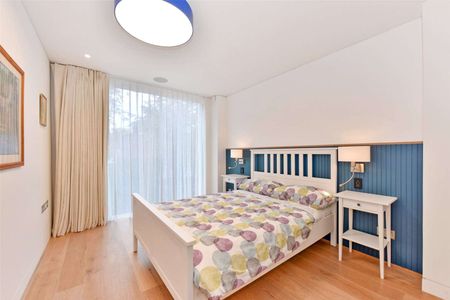 Available from January 2025 - July 2025. A beautiful riverside home architecturally designed to an exacting standard. - Photo 4