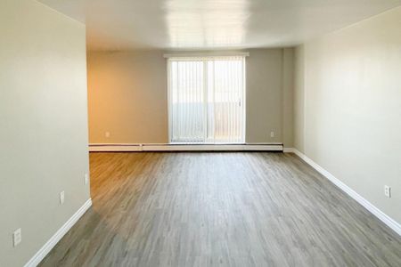 Avon Place Apartments - ALL INCLUSIVE - Photo 2