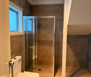 3 Bedrooms Townhouse - Photo 3