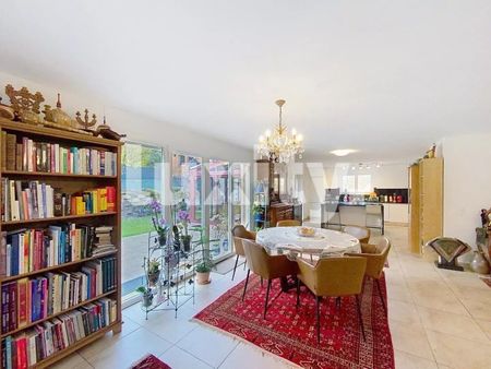 Superb Semi-Detached House with Private Garden in Versoix-A Haven of Peace a Stone's Throw from the Park - Photo 2