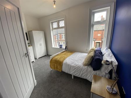 1 bedroom in a house share to rent - Photo 4