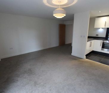 2 bedroom flat to rent - Photo 2