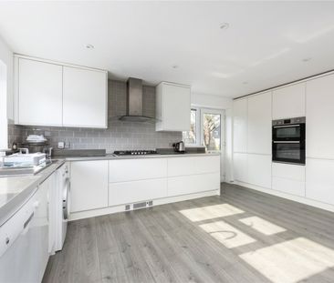 Snowdrop Way, Woking - 4 bedrooms Property for lettings - Seymours - Photo 5