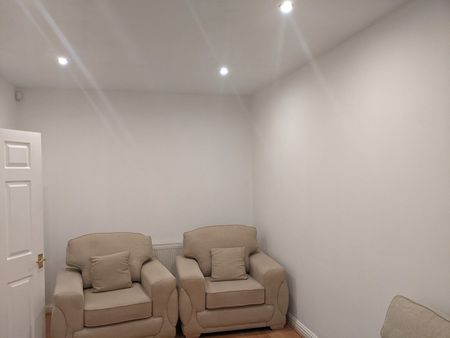 3 Bed Semi-Detached House, Leeds, LS15 - Photo 3