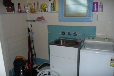 Comfortable Family Living in a Convenient Elizabeth North Location - Photo 5