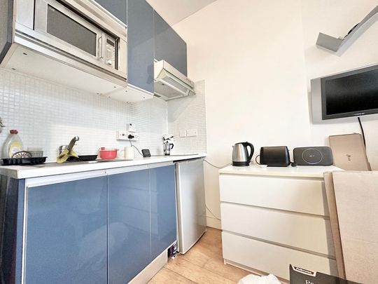 Studio to rent - Photo 1