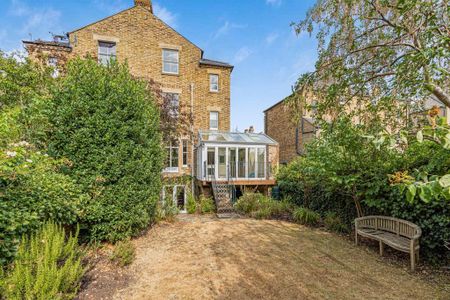 5 bedroom semi-detached house to rent - Photo 4