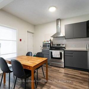 LITTLE ITALY 3 BEDS 1 BATH TOP LEVEL ENSUITE LAUNDRY - Photo 2