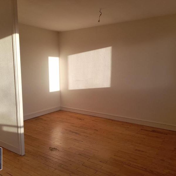 Location Appartement 4 pièces 63m² VILLEFRANCHE SUR SAONE 69400 - Photo 1