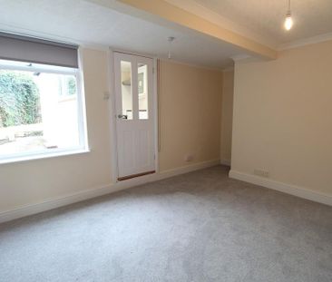 2 bedroom end of terrace house to rent - Photo 3