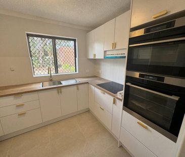 Mt Lawley Townhouse with beautiful large private yard - Photo 6