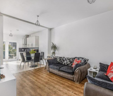 3 bedroom flat to rent - Photo 4 | Rentumo