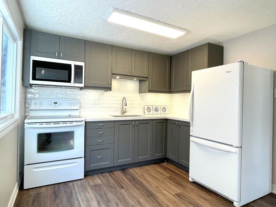 For Lease - 2081B Snow Crescent, Mississauga, Ontario - Photo 1