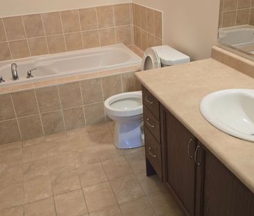 For Lease - 106 Bonnie Braes Drive, Brampton, Ontario - Photo 5