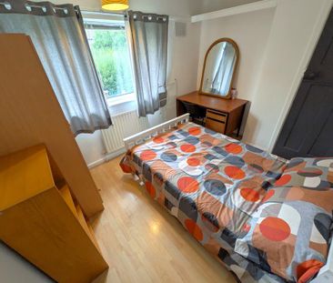 3 bedroom terraced house to rent - Photo 3