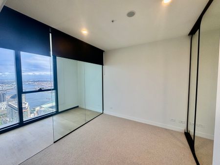 Breathtaking 2-Bedroom Apartment on the 60th Floor in Melbourne! - Photo 5