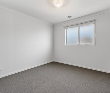 4 Charming Loop, Officer VIC 3809 - House For Rent | Domain - Photo 6