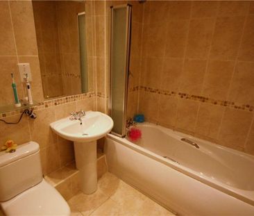 Alexandra Gardens, Woking - 2 bedrooms Property for lettings - Seym... - Photo 1